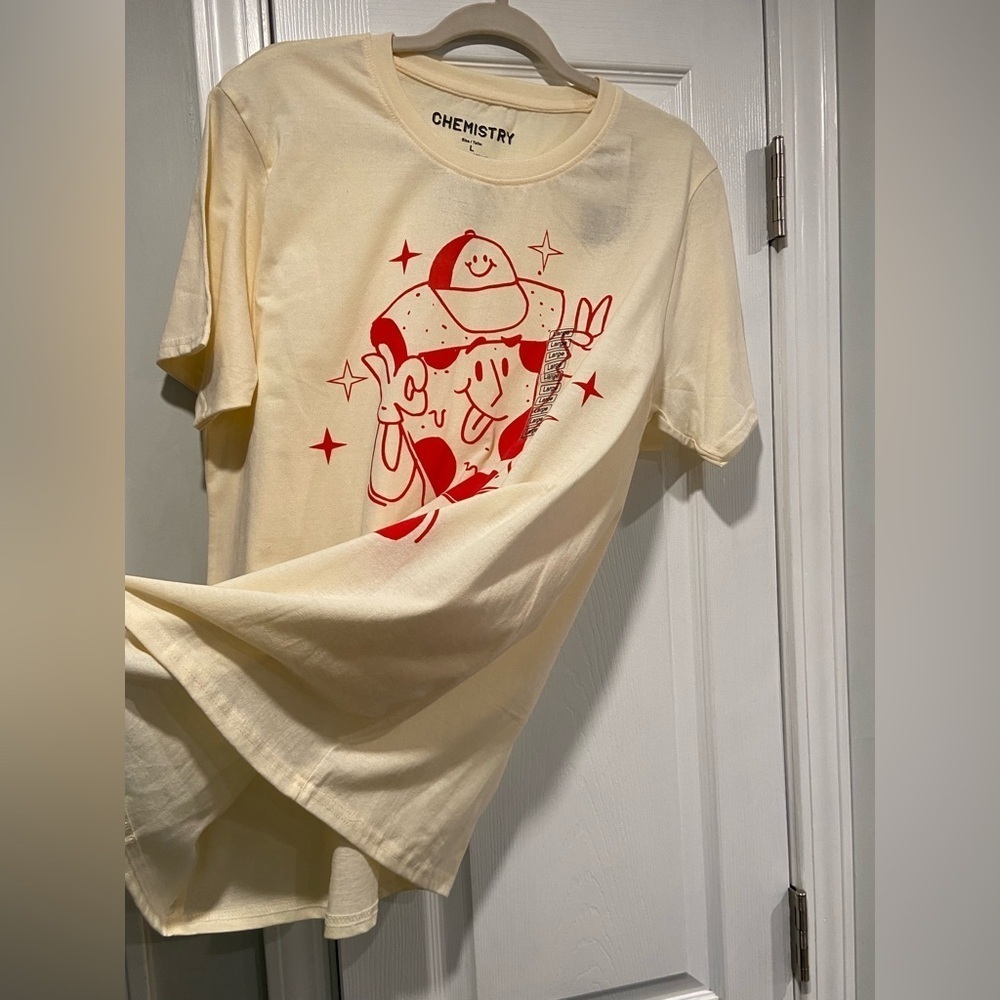 NWT Chemistry Size L Red Smiling Pizza Man Cream Short Sleeve Crew Tee Shirt - Picture 6 of 11